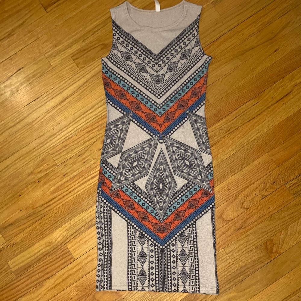 Sleeveless tribal print Sheath dress